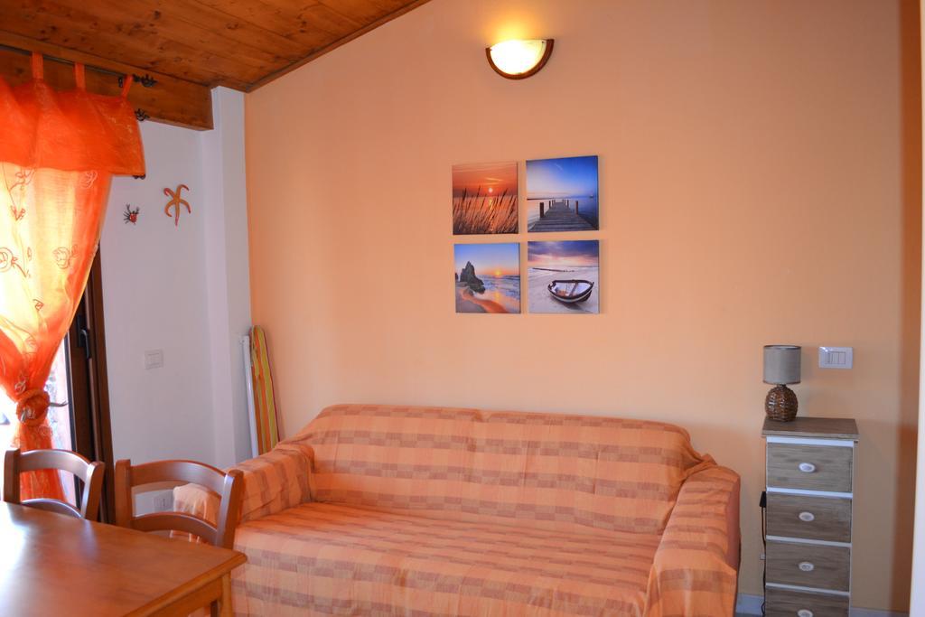 Apartments Mimose Badesi Eksteriør billede